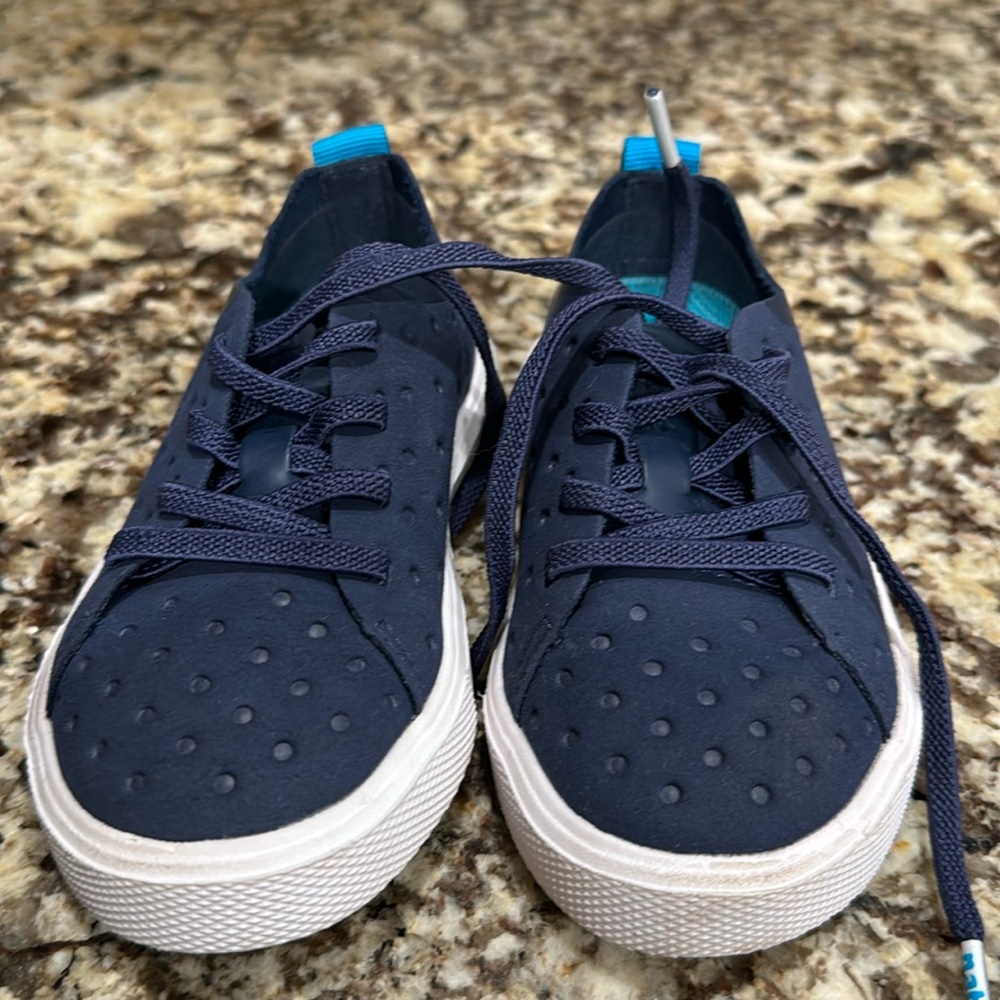 Native toddler size 6 shoes